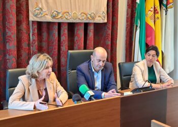 El Hospital Regional de Málaga visibiliza el Día Mundial del Cáncer de Mama