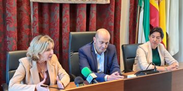 El Hospital Regional de Málaga visibiliza el Día Mundial del Cáncer de Mama