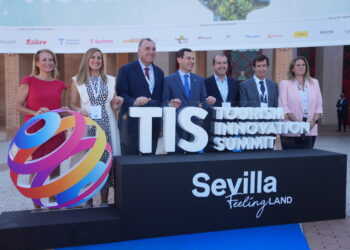 Moreno defiende la ‘vía andaluza’ del Turismo: un modelo que aúne «patrimonio, empleo y convivencia»