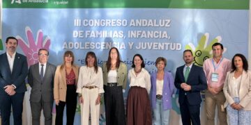 Ana Mata y la consejera de Inclusión Social, Loles López, abren el III Congreso Andaluz de Familias