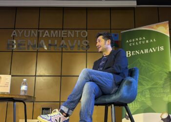 Carlos del Amor cautiva en Benahavís con la presentación de su nuevo libro, un encuentro entre literatura y emoción