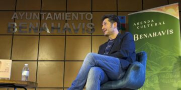 Carlos del Amor cautiva en Benahavís con la presentación de su nuevo libro, un encuentro entre literatura y emoción