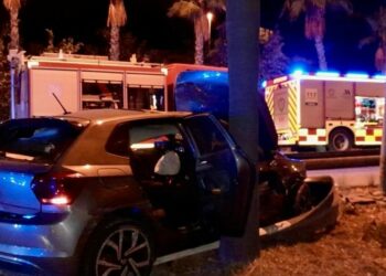 Dos personas heridas en un accidente de tráfico en Estepona