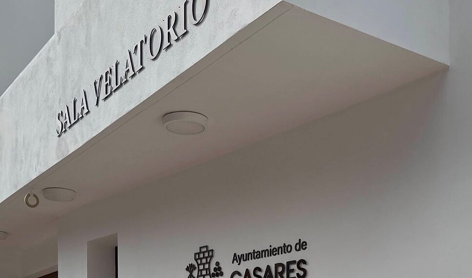 Casares recepciona el nuevo edificio de salas de velatorio: inversión municipal de más de un millón de euros