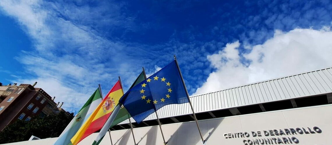 Las familias afectadas en Torremolinos de las viviendas de la Sareb comienzan a firmar los nuevos alquileres