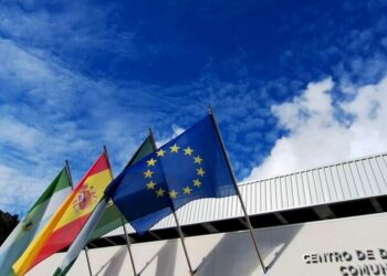 Las familias afectadas en Torremolinos de las viviendas de la Sareb comienzan a firmar los nuevos alquileres