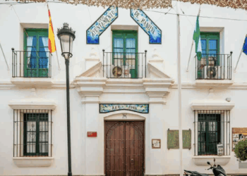 Cruce de acusaciones en Manilva: el PP denuncia parálisis institucional y el gobierno local defiende su pacto y proyectos de vivienda