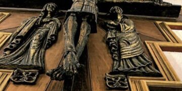 Detenido por escupir a la imagen de Cristo crucificado en una iglesia de Fuengirola