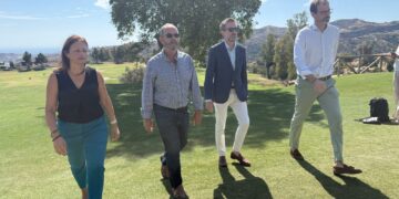 Mijas presenta la nueva Escuela Municipal de Golf que impartirá clases con profesores titulados en La Cala Golf