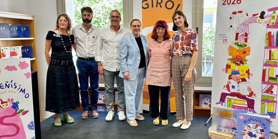 Ana Mula entrega el IV Premio Internacional de Álbum Ilustrado ‘Ciudad de Fuengirola’ a Mireia Aleu i Barangé