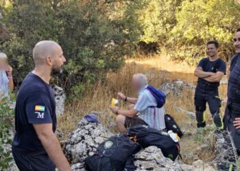 Rescatan a dos senderistas perdidos durante una ruta en El Torcal