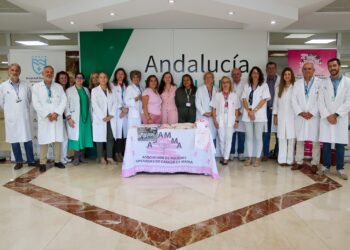 El Hospital Regional de Málaga visibiliza el Día Mundial del Cáncer de Mama