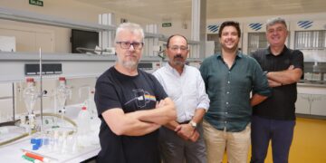 Ciencia malagueña en la primera línea mundial: descubren moléculas fluorescentes que brillan en agua y permiten ver mejor nuestras células