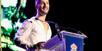 La Feria del Rosario de Fuengirola 2025 comienza con el pregón de Edgard Caro ‘Sensillo con S’