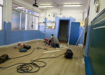 Renovados los suelos de las aulas de Infantil en distintos centros para mejorar la seguridad de los espacios educativos