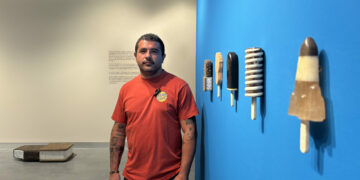 ‘Quiñones: Al Origen’, un reencuentro con Estepona y una oda a la escultura en mármol del arte cotidiano