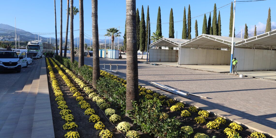 Últimos preparativos del recinto de La Caridad para la celebración de la Feria de San Pedro Alcántara