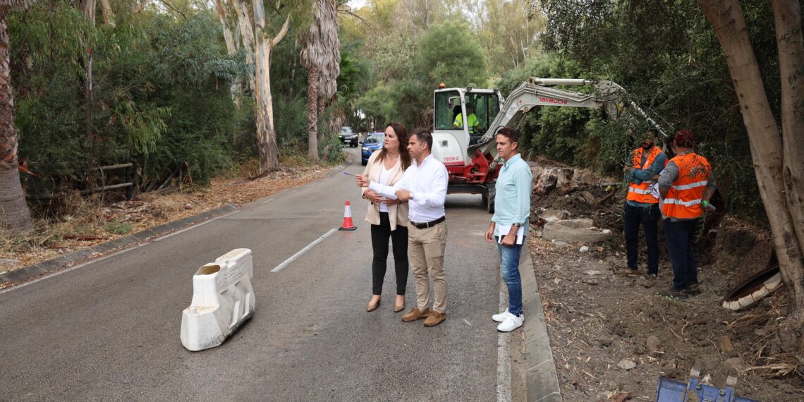 Los nuevos acerados y canalizaciones de la Cañada de Ganados mejorarán la seguridad peatonal en esta zona de Nueva Andalucía