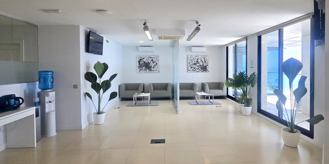 El Hospital Quirónsalud Marbella apuesta por el arte como herramienta de bienestar para pacientes y familiares