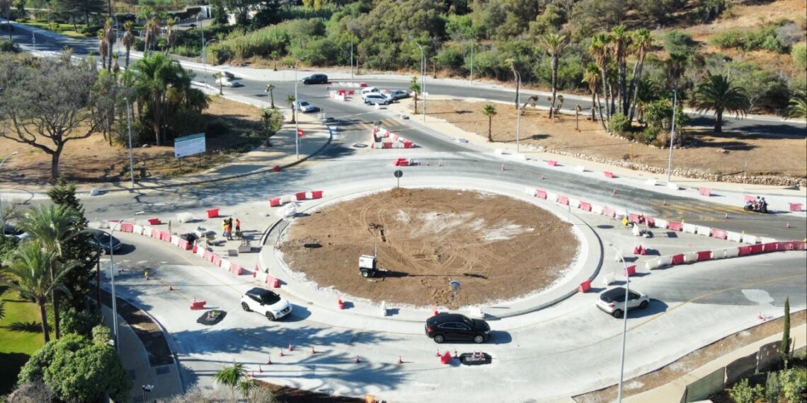 Comienzan los trabajos de asfaltado del cruce entre la carretera de Istán y la antigua N-340