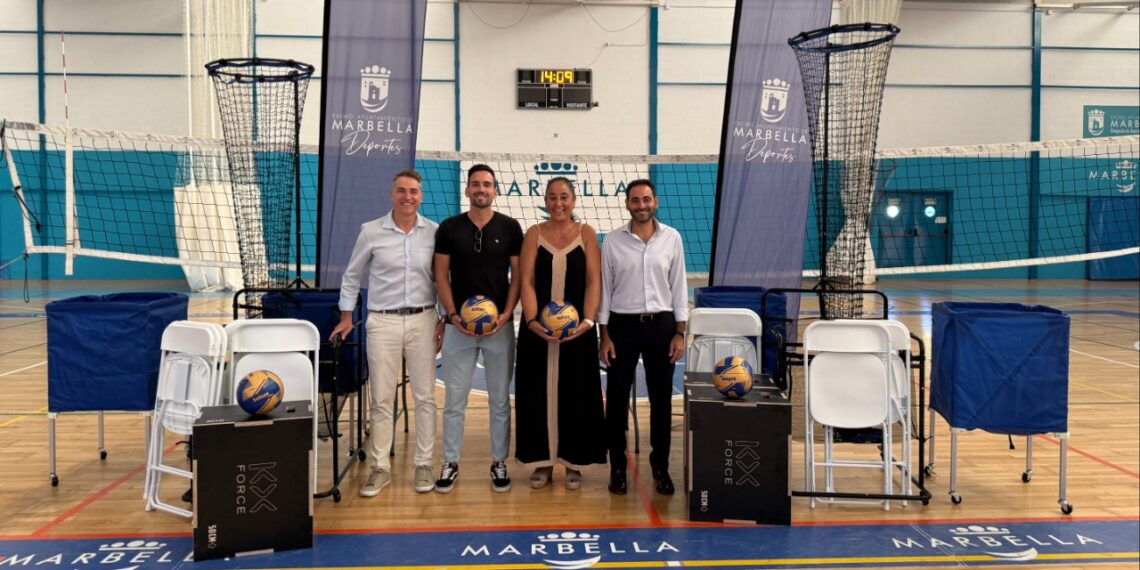 El Ayuntamiento renueva el material deportivo de alto rendimiento que utilizará el equipo de Superliga 2 del Costa del Voley durante esta temporada