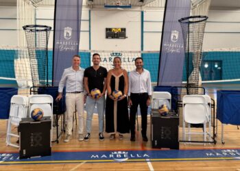 El Ayuntamiento renueva el material deportivo de alto rendimiento que utilizará el equipo de Superliga 2 del Costa del Voley durante esta temporada
