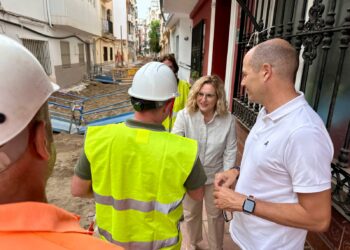 Fuengirola renueva las infraestructuras hídricas soterradas de la calle Reyes Católicos