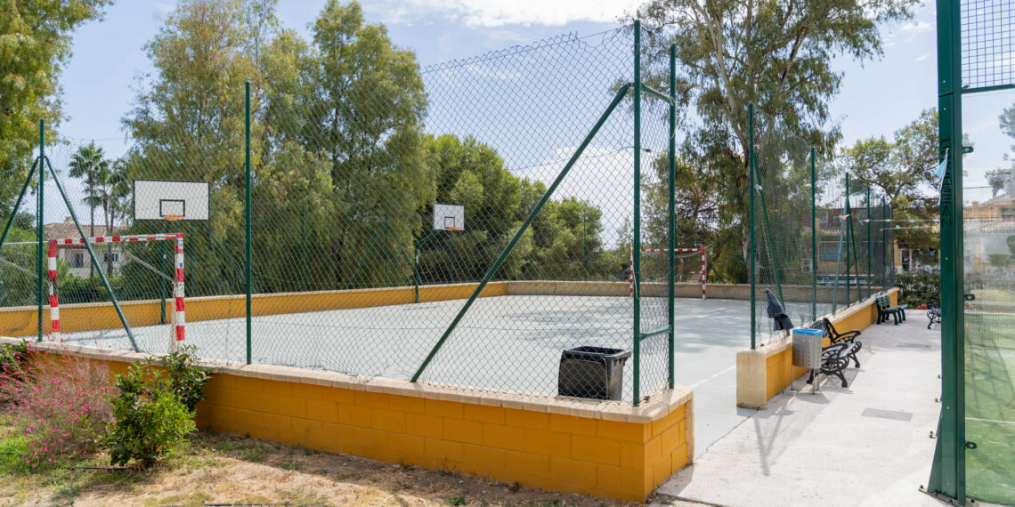 Estepona saca a licitación la construcción de dos nuevas pistas de pádel gratuitas en el extrarradio