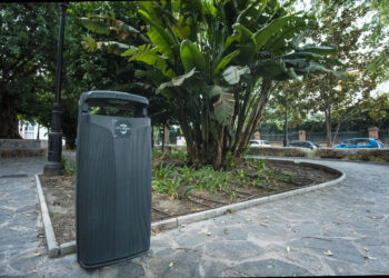 San Pedro Alcántara gana 8.400 logros de capacidad para el depósito de residuos con la instalación de 70 nuevas papeleras