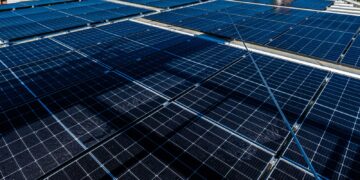 La Junta impulsa la instalación de placas fotovoltaicas en 6 universidades andaluzas