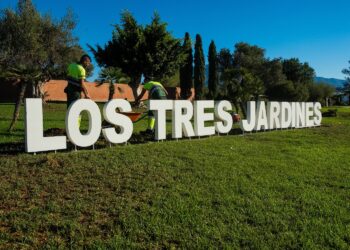 Una quincena de actuaciones mejoran el parque de Los Tres Jardines de San Pedro Alcántara en el marco de su plan de renovación integral