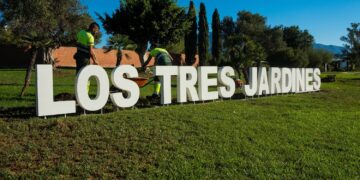Una quincena de actuaciones mejoran el parque de Los Tres Jardines de San Pedro Alcántara en el marco de su plan de renovación integral
