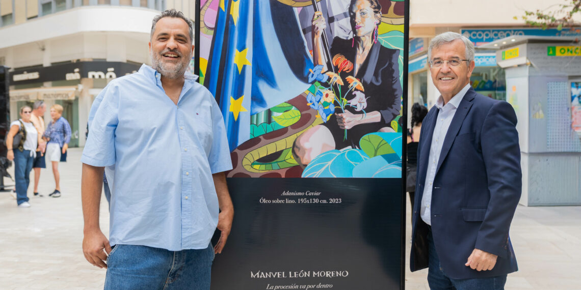 La colorista obra del artista internacional Manuel León protagoniza la nueva exposición al aire libre en la calle Terraza