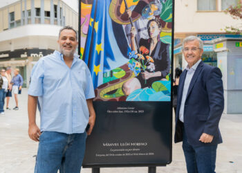 La colorista obra del artista internacional Manuel León protagoniza la nueva exposición al aire libre en la calle Terraza