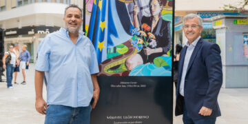 La colorista obra del artista internacional Manuel León protagoniza la nueva exposición al aire libre en la calle Terraza