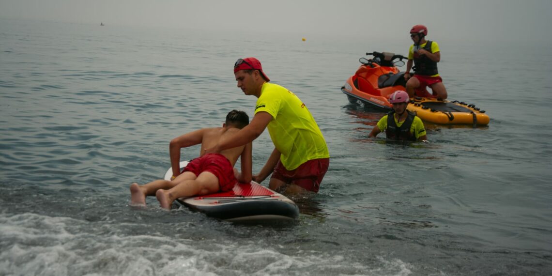 El dispositivo de salvamento de playas finaliza sin víctimas en Torremolinos con 692 incidencias a lo largo del verano
