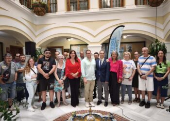 Benalmádena reafirma su compromiso con la salud mental en un emotivo acto institucional celebrado en el Ayuntamiento