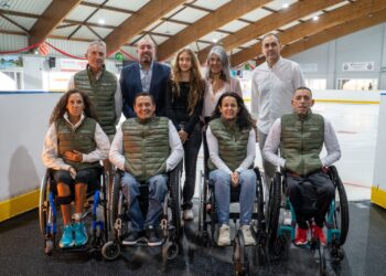 Benalmádena se vuelca con Leonor en la inauguración solidaria de la Pista de Hielo 2025