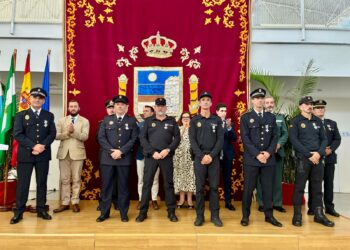 La Policía Local de Torremolinos reconoce a casi una veintena de agentes en el acto de celebración de su patrón