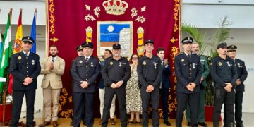 La Policía Local de Torremolinos reconoce a casi una veintena de agentes en el acto de celebración de su patrón
