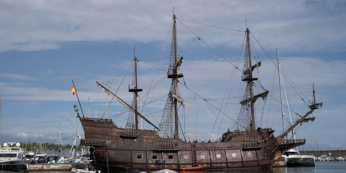 El Galeón Andalucía inaugura su estancia en el Puerto Deportivo de Benalmádena