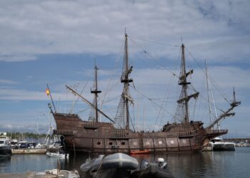 El Galeón Andalucía inaugura su estancia en el Puerto Deportivo de Benalmádena
