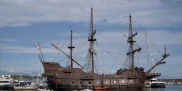 El Galeón Andalucía inaugura su estancia en el Puerto Deportivo de Benalmádena