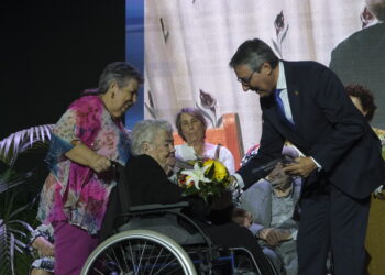 La Diputación homenajea a 53 centenarios de la provincia en el inicio del 14º Mes del Mayor