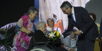 La Diputación homenajea a 53 centenarios de la provincia en el inicio del 14º Mes del Mayor
