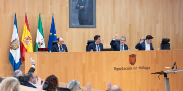 Diputación exige al Gobierno actuaciones urgentes contra el colapso de la A7 oriental, la bonificación del peaje de la Costa y mejorar el cercanías de Fuengirola y del Guadalhorce