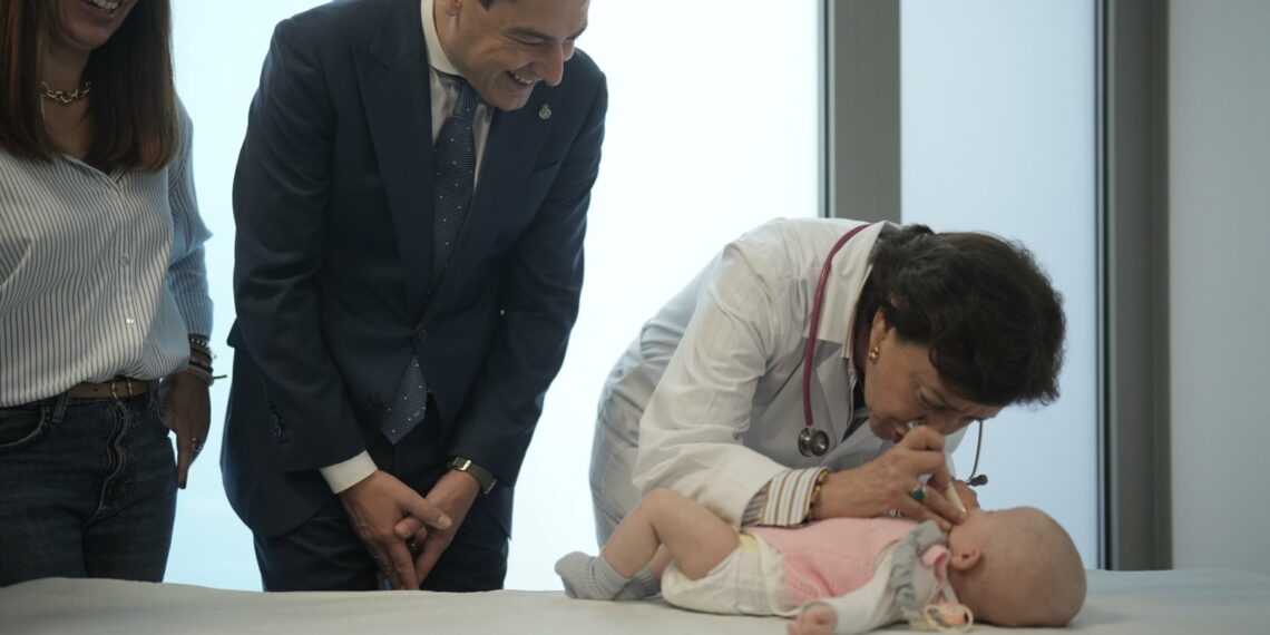 Moreno destaca desde Marbella la solidez de la sanidad andaluza: 588 millones de actos médicos cada año