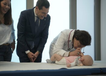 Moreno destaca desde Marbella la solidez de la sanidad andaluza: 588 millones de actos médicos cada año