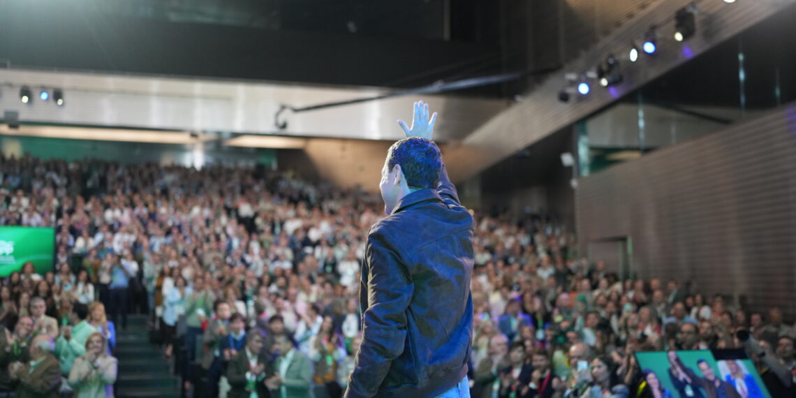 Moreno renueva liderazgo en el PP andaluz con respaldo casi unánime: un 99,5% de apoyo
