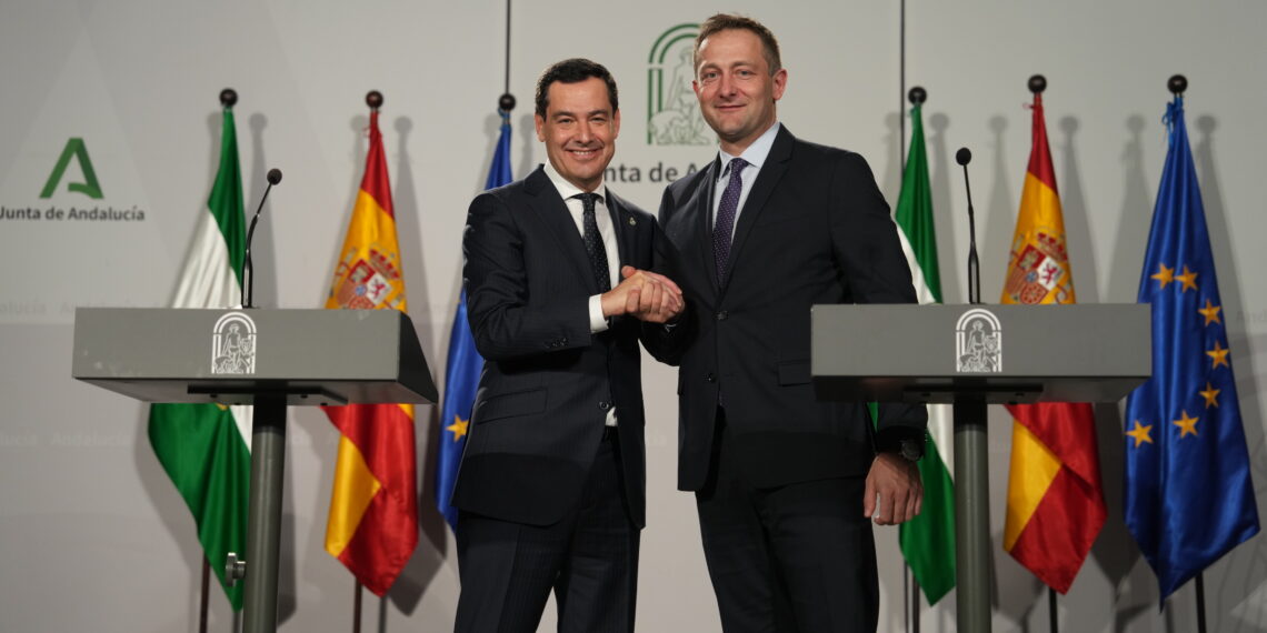 Moreno pide a la Comisión Europea que proteja al campo andaluz y mantenga los fondos de la PAC